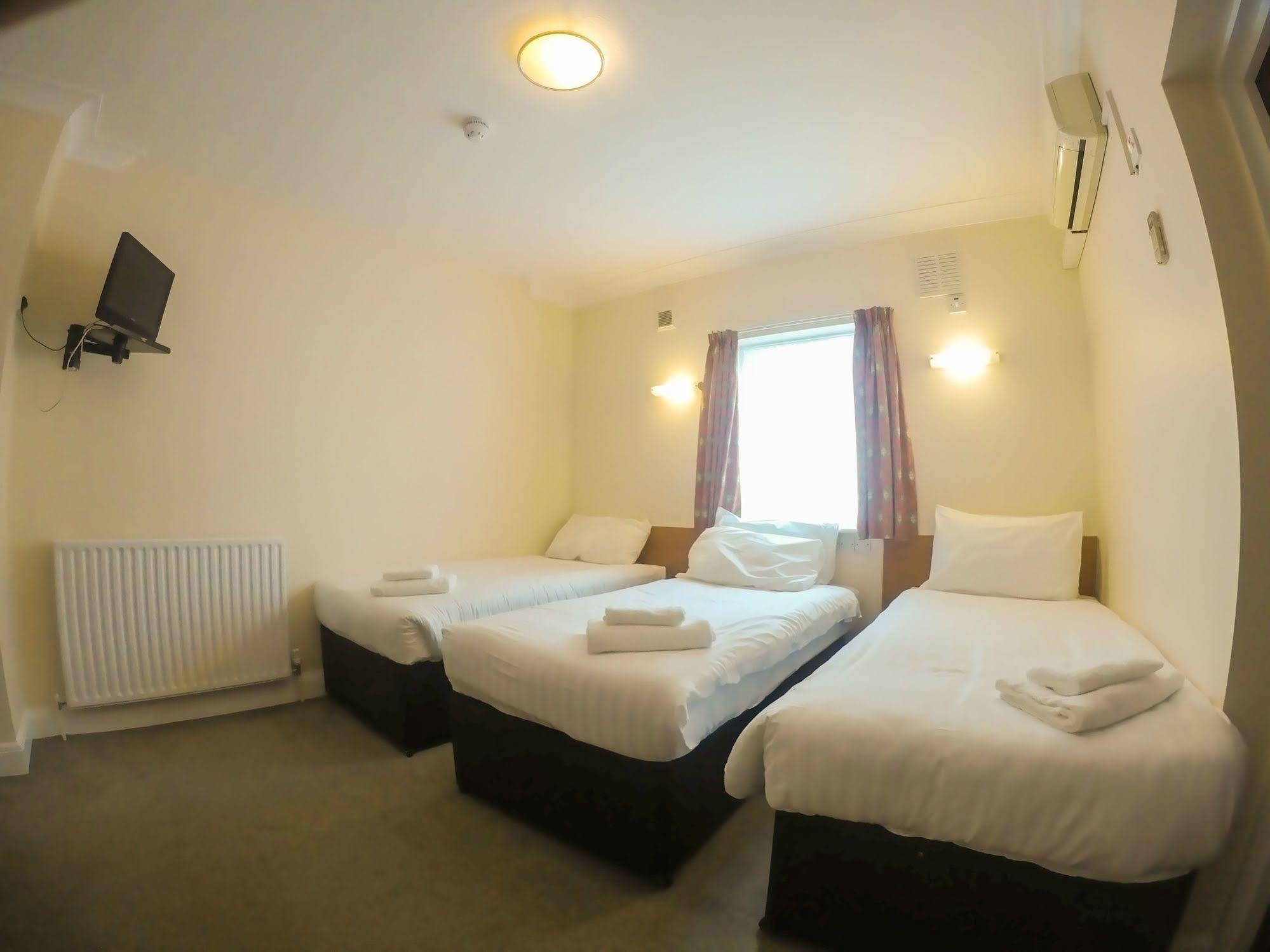 Sk Heathrow 3*