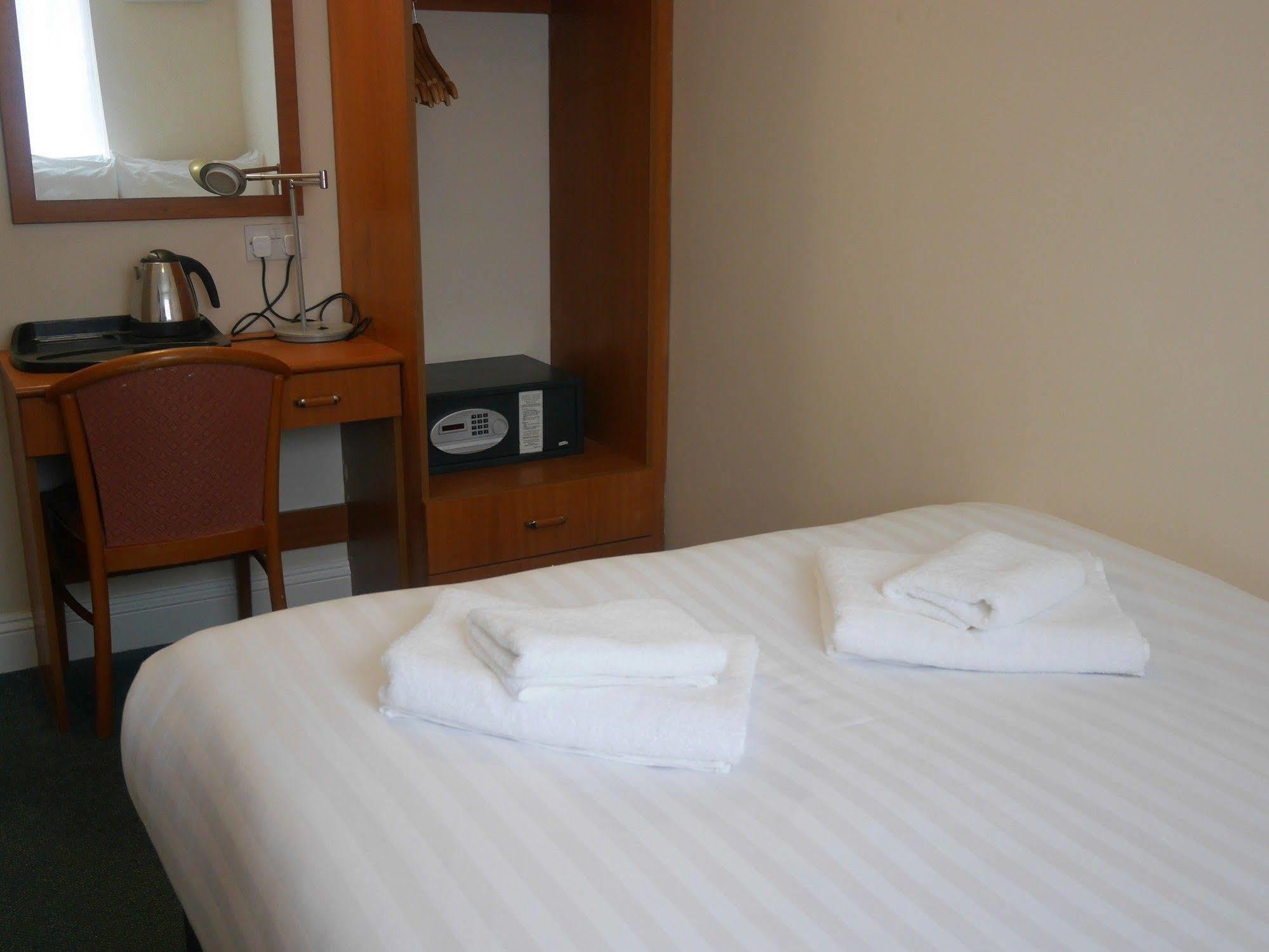 Sk Heathrow 3* Hayes (Greater London)